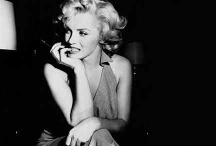 Marilyn Monroe smoking