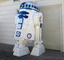 Anch\'io voglio un R2-D2 gigante in cortile!
