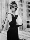 Audrey Hepburn  con la colazione sulla Fifth Avenue di New York location del film  di Blake Edwards, 1 giugno 1961