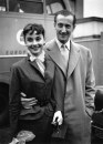 Audrey Hepburn e il fidanzato James Hanson al Northolt Airport di Londra, 30 settembre1952, Photo by Douglas Miller