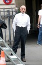 Ben Kingsley in costume di scena sul set di Hugo Cabret, di Martin Scorsese