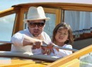 Brad Pitt arriva a Venezia con Maddox e Pax