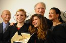 Clint Eastwood con le figlie Francesca e Morgan, la moglie Dina e Gilles Jacob, presidente del festival di Cannes, 25 feb 2009