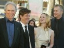 Clint Eastwood, Kevin Bacon, Laura Linney e Tim Robbins, Mystic River a Cannes, 23 mag 2003