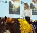 Dakota Fanning a cavallo pe Dreamer Inspired by a True Story, 09 ott 2005