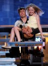 Dakota Fanning e Tom Cruise presentano i Best Picture durante gli MTV Movie Awards, 4 giu 2005