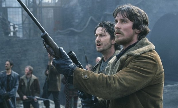 Stasera in tv su Rai 3 Il regno del fuoco con Christian Bale e Matthew McConaughey (4)