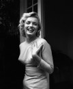Marilyn Monroe nella sua casa a Englefield Green, 17 lug 1956