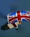 Olimpiadi 2012: la Regina si butta con il paracadute!