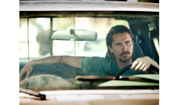 Out of the Furnace: prime foto ufficiali del film con Christian Bale