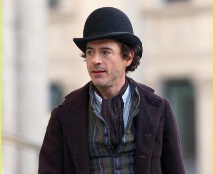 Robert Downey Jr. è Sherlock Holmes: le prime foto